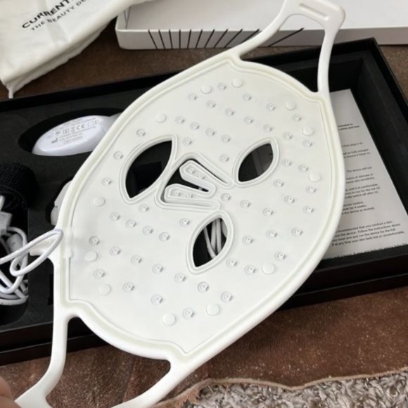 CurrentBody Skin LED Light Therapy Face Mask The world’s most powerful anti-agin - Picture 16 of 16